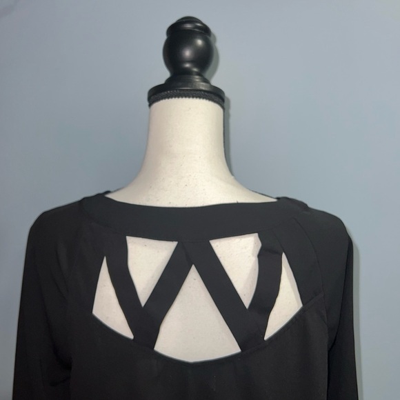*Skies are blue- black long sleeve cut out shirt - Picture 4 of 6